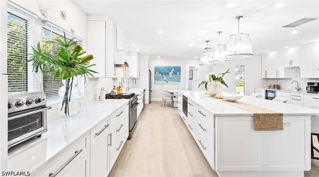440 Kings Town DR, Naples, FL 34102