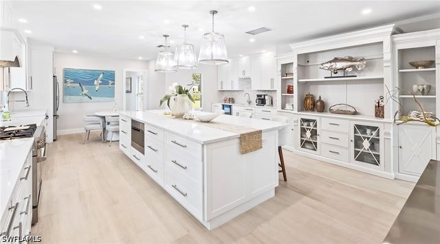 440 Kings Town DR, Naples, FL 34102