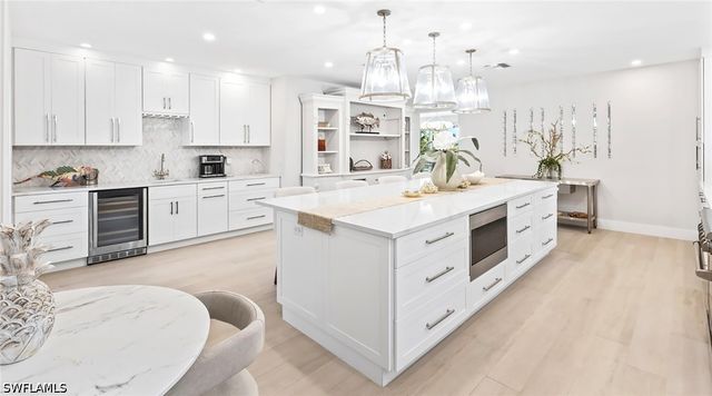 440 Kings Town DR, Naples, FL 34102