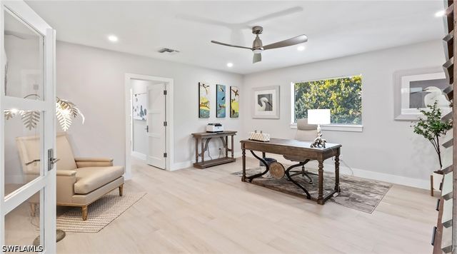 440 Kings Town DR, Naples, FL 34102