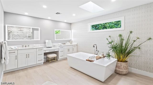 440 Kings Town DR, Naples, FL 34102