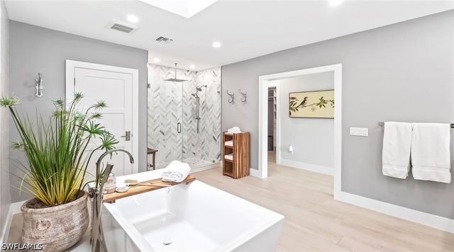 440 Kings Town DR, Naples, FL 34102