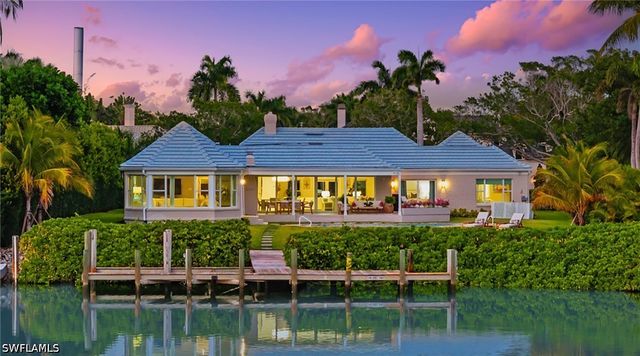 440 Kings Town DR, Naples, FL 34102
