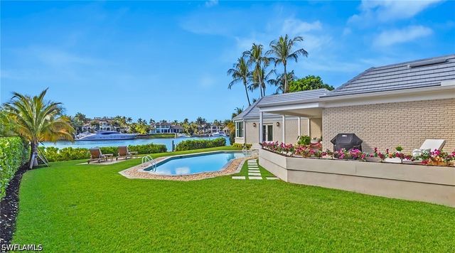 440 Kings Town DR, Naples, FL 34102