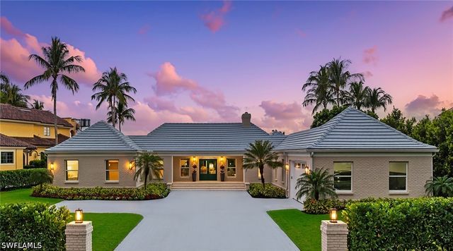 440 Kings Town DR, Naples, FL 34102