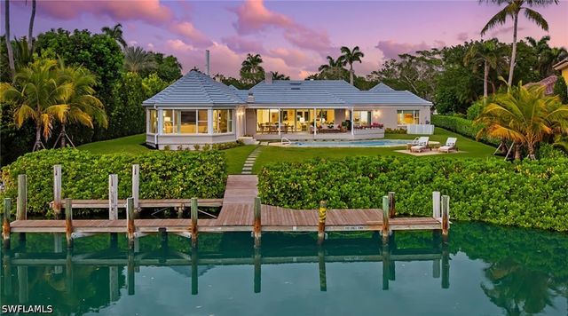 440 Kings Town DR, Naples, FL 34102