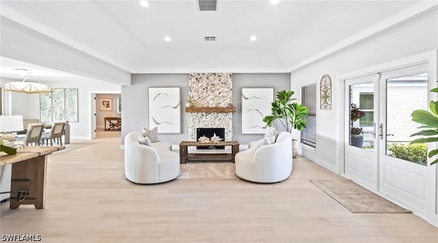 440 Kings Town DR, Naples, FL 34102