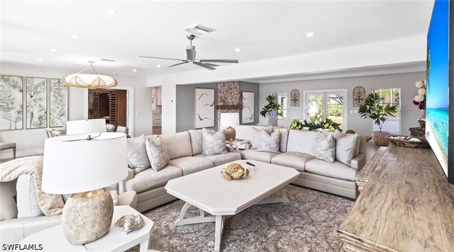 440 Kings Town DR, Naples, FL 34102
