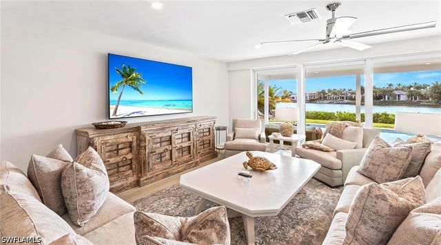 440 Kings Town DR, Naples, FL 34102