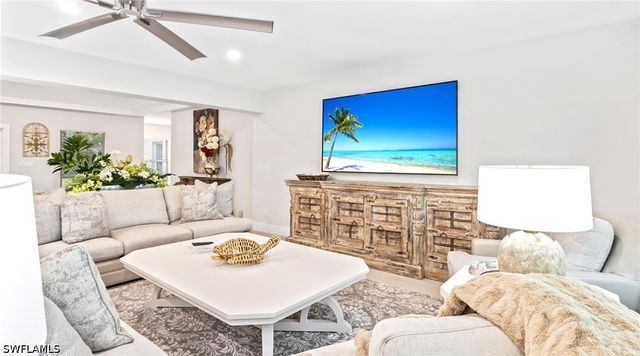440 Kings Town DR, Naples, FL 34102