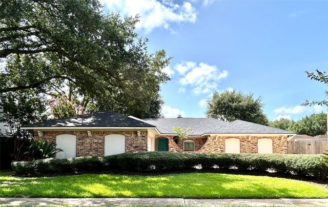 16446 Brookvilla Drive, Houston, TX 77059