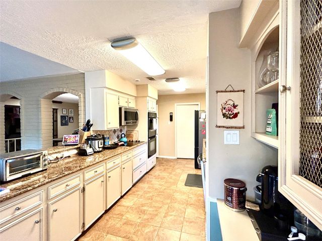 16446 Brookvilla Drive, Houston, TX 77059