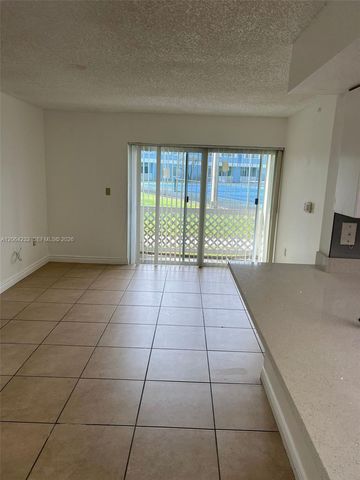 6740 NW 175th Ln N-20, Hialeah, FL 33015