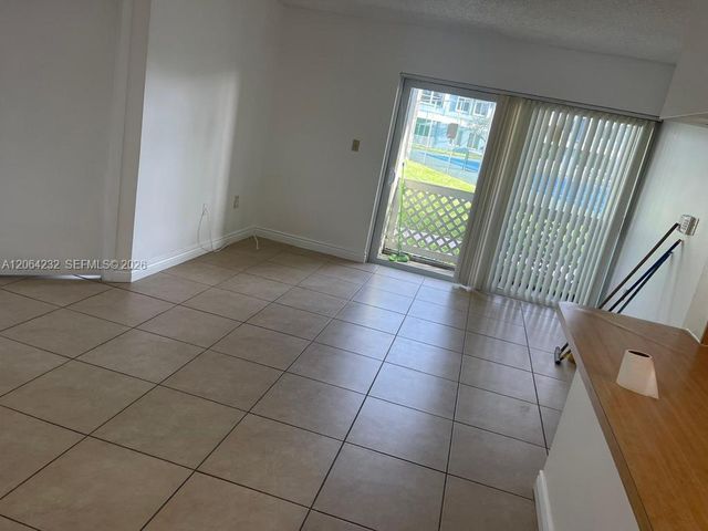 6740 NW 175th Ln N-20, Hialeah, FL 33015