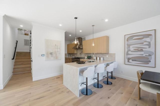 608 Lakeview Way, Redwood City, CA 94062