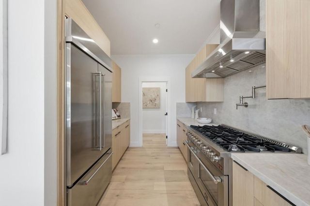 608 Lakeview Way, Redwood City, CA 94062