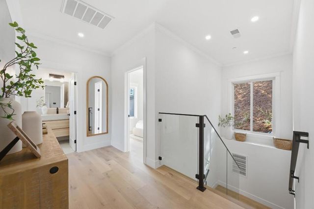 608 Lakeview Way, Redwood City, CA 94062