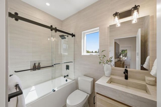 608 Lakeview Way, Redwood City, CA 94062