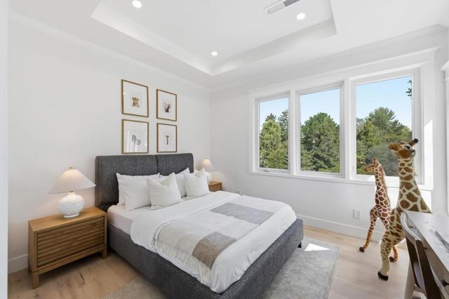 608 Lakeview Way, Redwood City, CA 94062