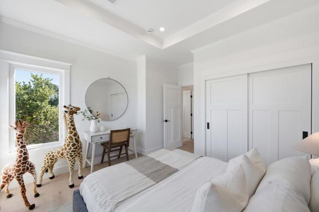 608 Lakeview Way, Redwood City, CA 94062