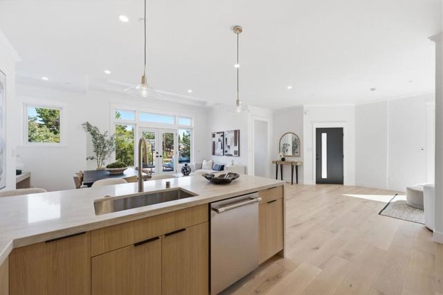 608 Lakeview Way, Redwood City, CA 94062
