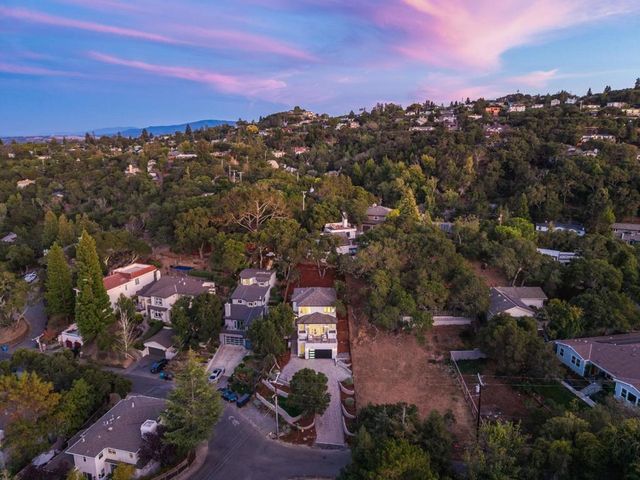 608 Lakeview Way, Redwood City, CA 94062