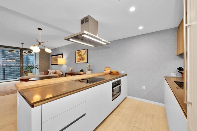 1000 Brickell Plz 3914, Miami, FL 33131