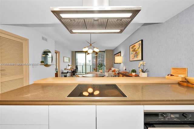 1000 Brickell Plz 3914, Miami, FL 33131