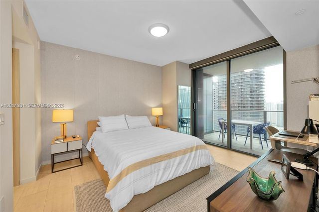1000 Brickell Plz 3914, Miami, FL 33131