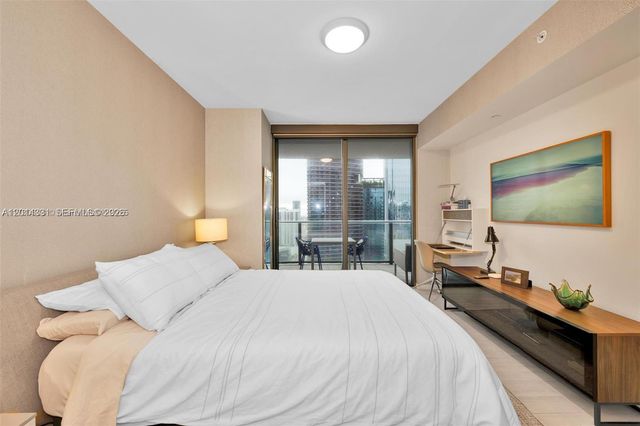 1000 Brickell Plz 3914, Miami, FL 33131