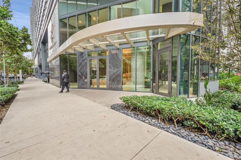 1000 Brickell Plz 3914, Miami, FL 33131
