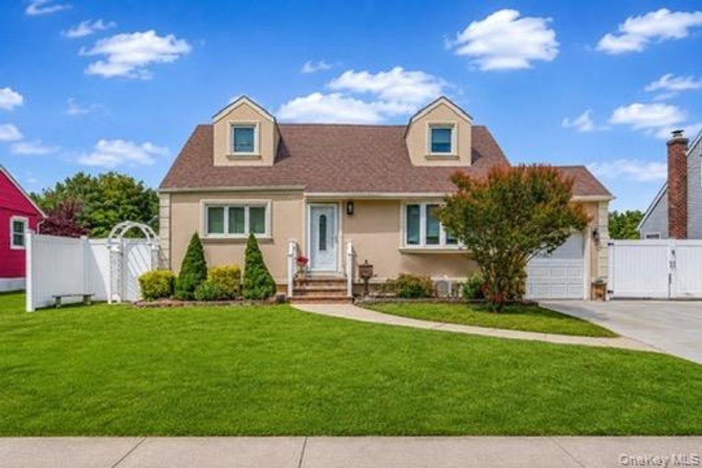 195 N Wisconsin Avenue, North Massapequa, NY 11758 — exterior