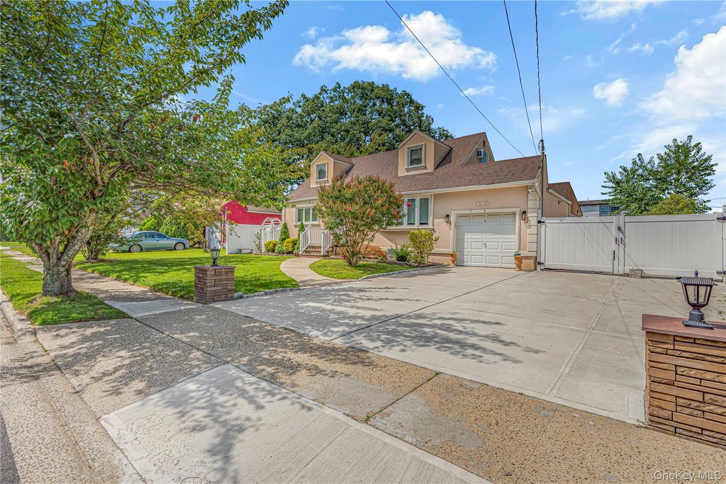 195 N Wisconsin Avenue, North Massapequa, NY 11758 — photo 3