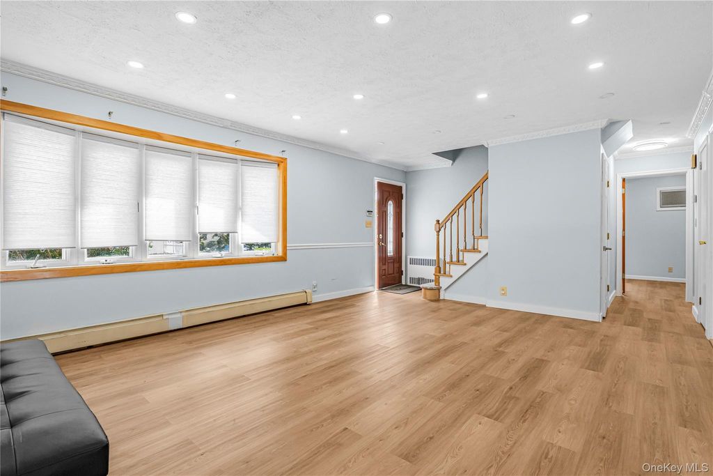195 N Wisconsin Avenue, North Massapequa, NY 11758 — photo 4