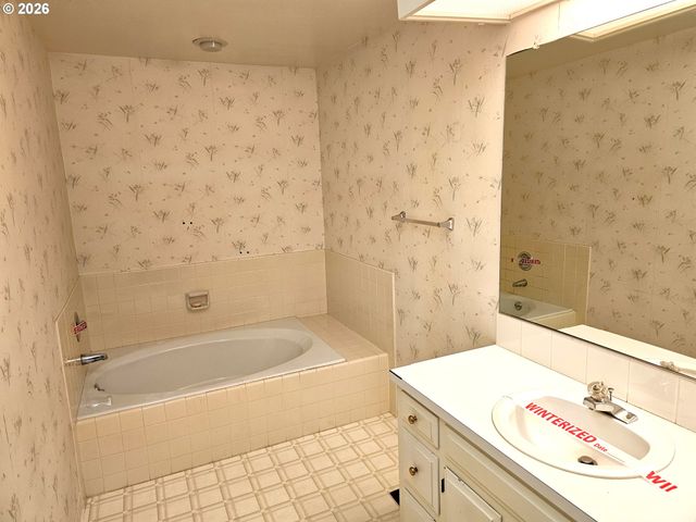 8360 Sw MARINERS Dr, Wilsonville, OR 97070