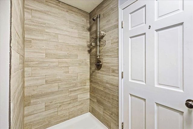 145 Plymouth St, Carver, MA 02330