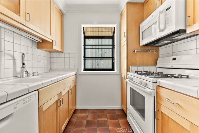 600 Monterey Boulevard 8, Hermosa Beach, CA 90254