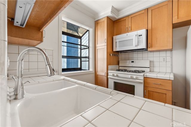 600 Monterey Boulevard 8, Hermosa Beach, CA 90254