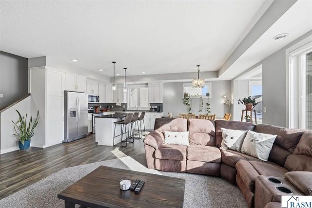 1214 SE Tikalsky Street, New Prague, MN 56071