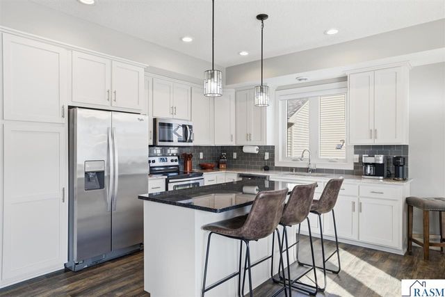 1214 SE Tikalsky Street, New Prague, MN 56071