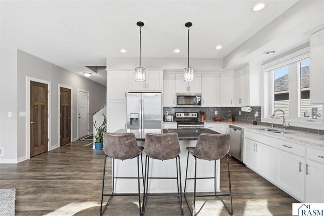 1214 SE Tikalsky Street, New Prague, MN 56071