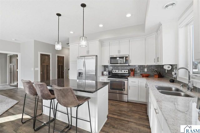 1214 SE Tikalsky Street, New Prague, MN 56071