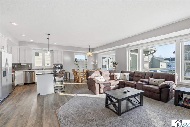 1214 SE Tikalsky Street, New Prague, MN 56071