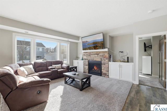 1214 SE Tikalsky Street, New Prague, MN 56071