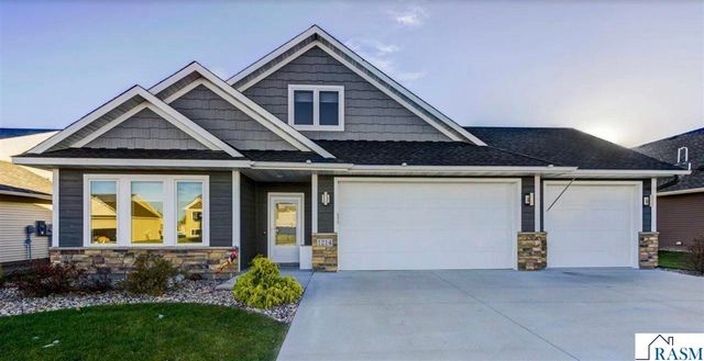 1214 SE Tikalsky Street, New Prague, MN 56071