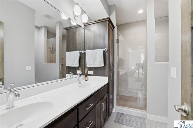 1214 SE Tikalsky Street, New Prague, MN 56071