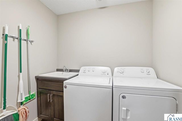 1214 SE Tikalsky Street, New Prague, MN 56071