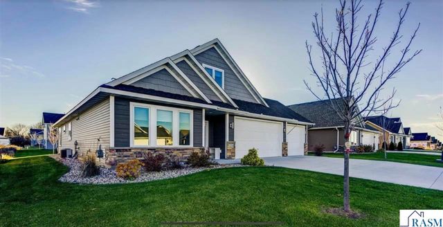 1214 SE Tikalsky Street, New Prague, MN 56071