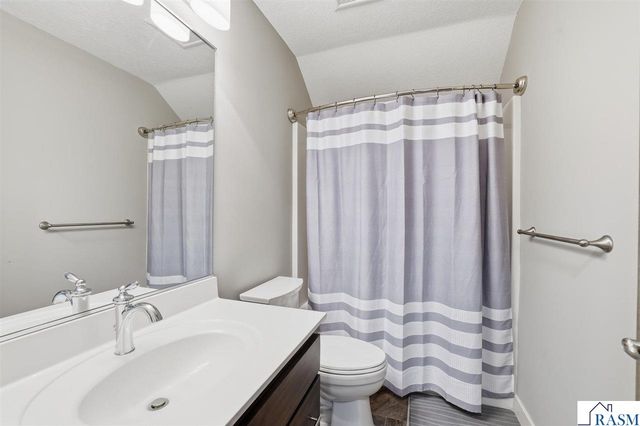 1214 SE Tikalsky Street, New Prague, MN 56071