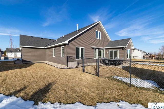 1214 SE Tikalsky Street, New Prague, MN 56071